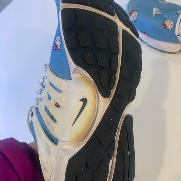 Nike Men's X Hello Kitty Sneaker - Picture 2 of 4